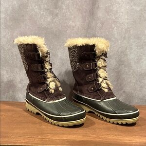 Khombu Newton Brown and Black Fur-Trim Winter Duck Boots size 9